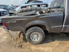 2003 Ford Super Duty F-350 6.8L V10 SRW Supercab 142″ XL 4WD Parting out