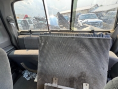 2003 Ford Super Duty F-350 6.8L V10 SRW Supercab 142″ XL 4WD Parting out